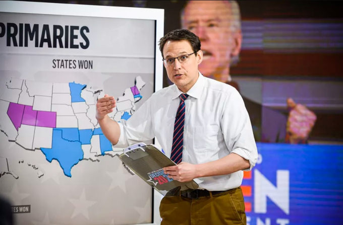 Người dẫn chương trình MSNBC Steve Kornacki hôm 4/3/2020. Ảnh: Getty Images.