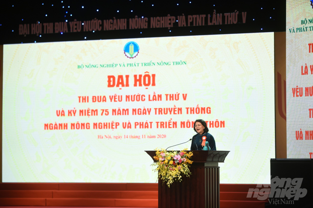 Phó Chủ tịch nước Đặng Thị Ngọc Thịnh biểu dương phong trào thi đua yêu nước của ngành Nông nghiệp và PTNT cùng bà con nông dân cả nước.