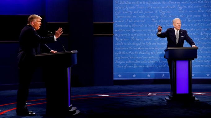Tổng thống Mỹ Donald Trump và ứng cử viên Tổng thống của Đảng Dân chủ Joe Biden trong cuộc tranh luận đầu tiên, ngày 29/9/2020 (giờ Hoa Kỳ). Ảnh: Reuters.