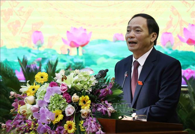 Ông Trần Quốc Văn, Chủ tịch UBND tỉnh Hưng Yên nhiệm kỳ 2016 - 2021 phát biểu tại kỳ họp. Ảnh: Đinh Tuấn/TTXVN.
