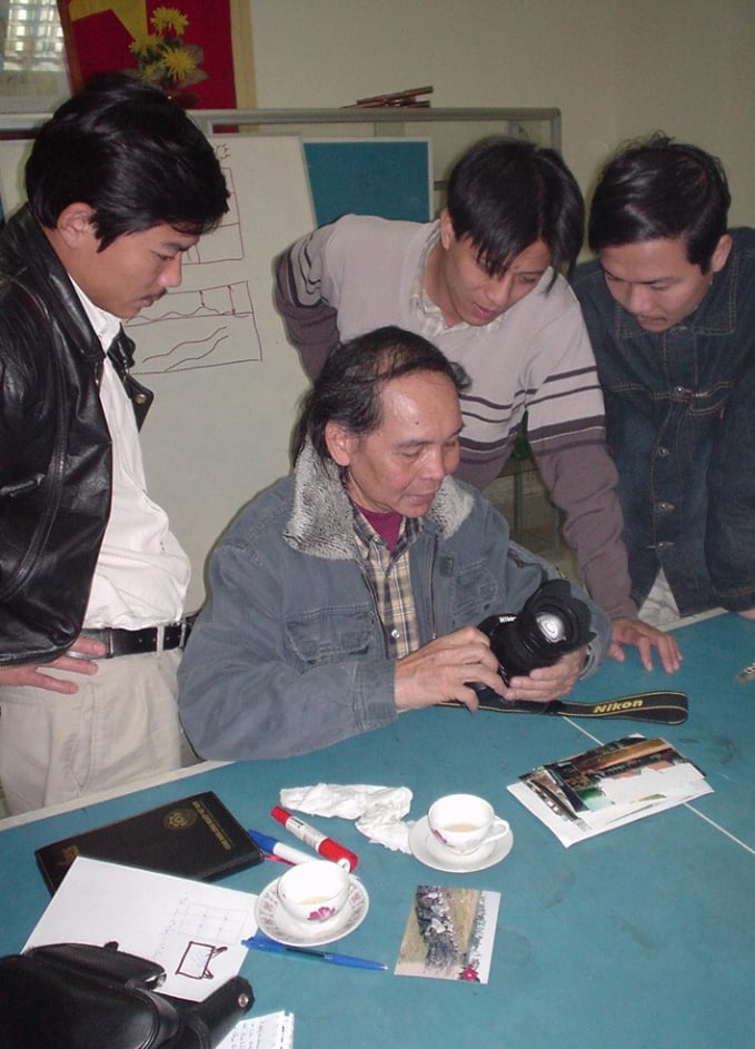 Các thế hệ làm báo ở Nông nghiệp Việt Nam luôn nỗ lực cố gắng học tập nâng cao năng lực nghiệp vụ.
