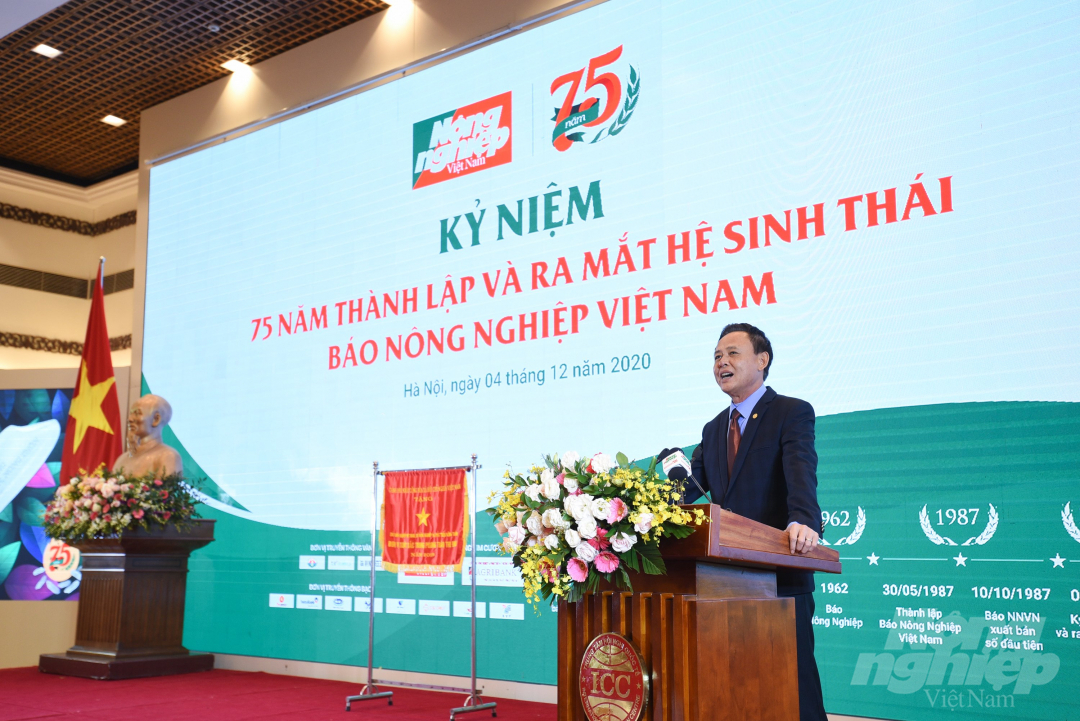 Thứ trưởng Thường trực Bộ Nông nghiệp và PTNT Hà Công Tuấn phát biểu tại Lễ Kỷ niệm 75 thành lập và ra mắt hệ sinh thái Báo Nông nghiệp Việt Nam. Ảnh: Đinh Tùng.