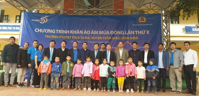 Tập đoàn Bảo Việt triển khai chương trình 'Khăn áo ấm mùa đông' tại Điện Biên.