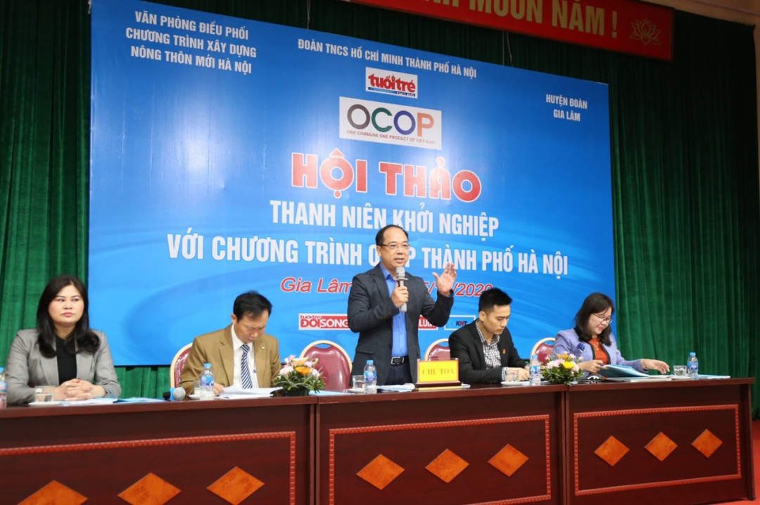 Ông Nguyễn Mạnh Hưng, Tổng Biên tập báo Tuổi trẻ Thủ đô, chủ trì hội thảo.