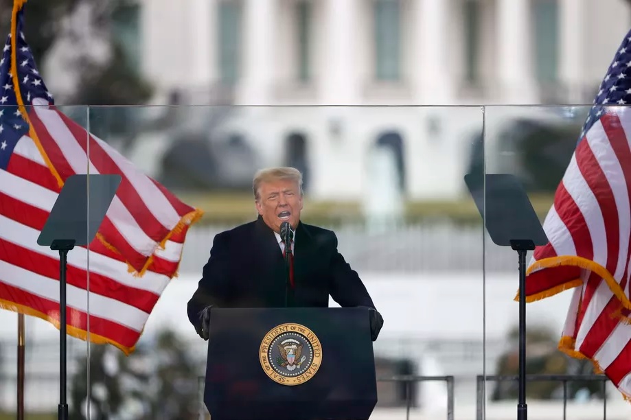 Tổng thống Donald Trump phát biểu tại Cuộc biểu tình 'Stop The Steal' trước khi xảy ra bạo loạn tại Đồi Capitol, ngày 6/1/2021. Ảnh: Getty Images.