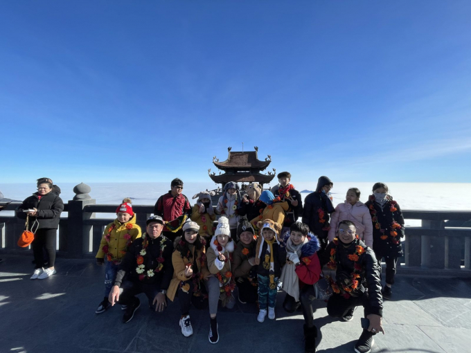 Du khách thăm đỉnh Fansipan dịp Tết Dương lịch.