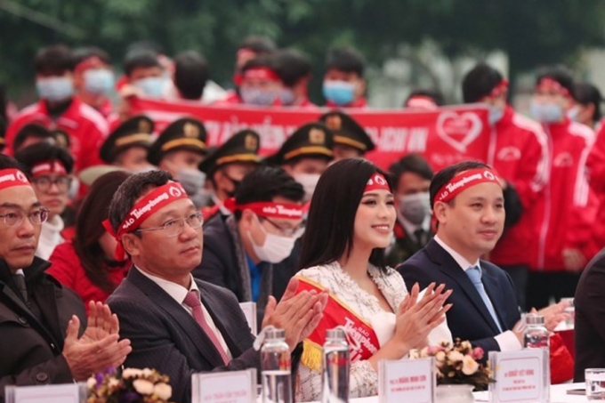 Hoa hậu Việt Nam 2020 Đỗ Thị Hà tham gia Chương trình Chủ nhật Đỏ tại Hà Nội ngày 17/1.