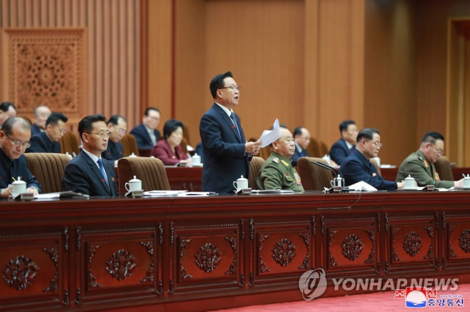 Ông Choe Rong-hae, Chủ tịch Đoàn Chủ tịch Hội đồng Nhân dân Tối cao, phát biểu trong một phiên họp của Quốc hội Triều Tiên tại Bình Nhưỡng, ngày 17/1/2021. Ảnh: Yonhap.