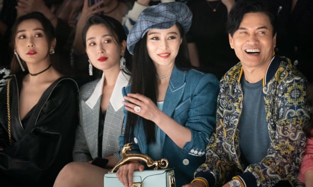 Ngôi sao điện ảnh Phạm Băng Băng (thứ 3 từ trái qua) tại buổi trình diễn thời trang ở Thượng Hải (Trung Quốc), tháng 10/2020. Ảnh: Getty Images.