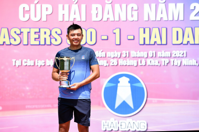 Lý Hoàng Nam nhận Cup vô địch Giải Hải Đăng – 2021.