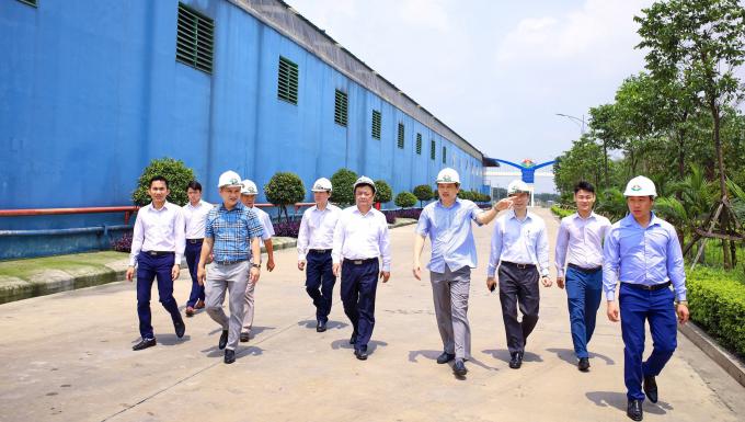 Bộ trưởng Bộ NN-PTNT Lê Minh Hoan thăm nhà máy sản xuất phân bón hữu cơ Biotech Quế Lâm với công suất 200.000 tấn/năm, lớn nhất miền Bắc. Ảnh: I Lích.