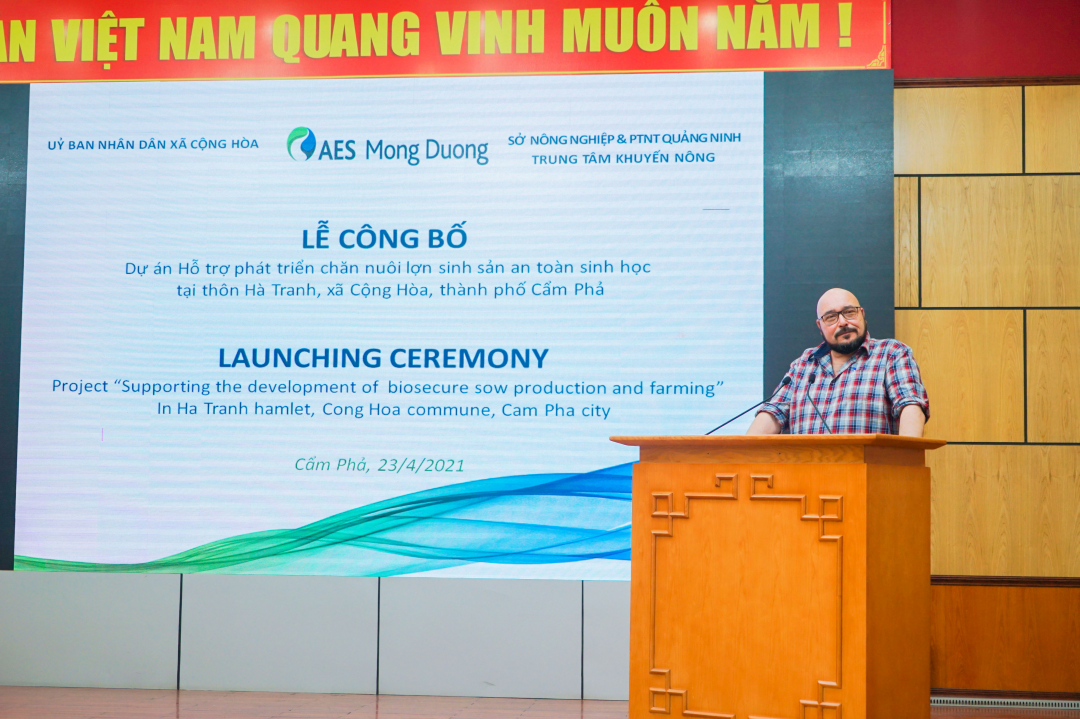 Ông Johnny Tanis – Giám đốc Nhà máy Nhiệt điện Mông Dương 2 phát biểu tại buổi lễ.