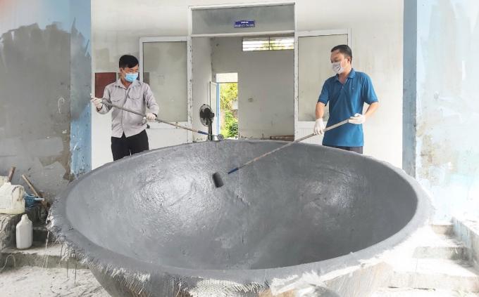 Biogas tanks made from composite materials help effectively treat livestock waste in Tra Vinh Province. Photo: Minh Dam.
