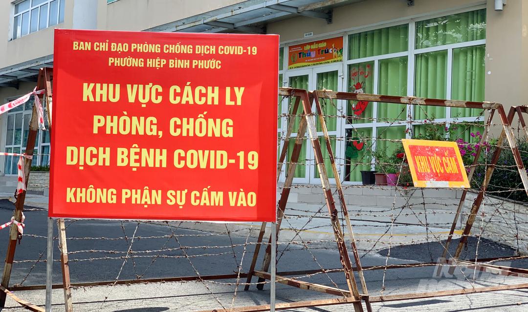 Chung cư Sunview Town thực hiện phong tỏa 1 tòa nhà hồi tháng 4. Ảnh: Nguyễn Thủy.