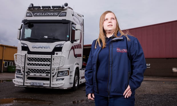 Laura Salt, Giám đốc điều hành vận tải của hãng Steve Fellows Road Haulage, lo lắng vì tình trạng thiếu hụt tài xế nghiêm trọng. Ảnh: Guardian.