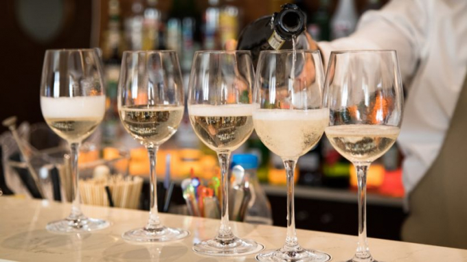 Prosecco là loại rượu vang sủi bọt mang tính biểu tượng của Ý. Ảnh minh họa: Shutterstock.