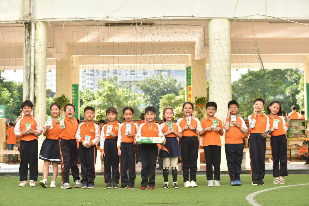 Chương trình tái chế học đường là một sáng kiến được công ty thí điểm năm 2017 tại TP. Hồ Chí Minh và chính thức triển khai trên diện rộng tại Hà Nội từ năm 2019 với trên 1.600 trường mầm non, tiểu học tham gia.