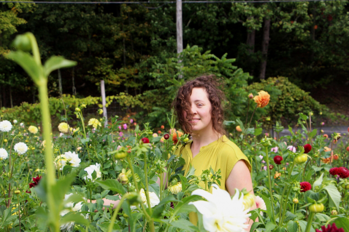 Marybeth Wehrung, người điều hành Trang trại hoa Stars of the Meadow ở ngoại ô New York. Ảnh: Bloomberg.