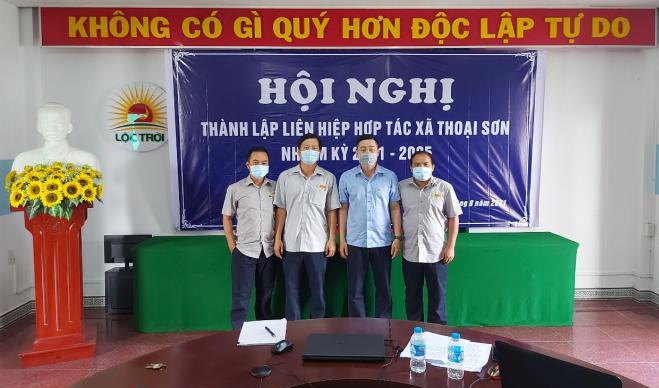 Ra mắt Ban Giám đốc HTX Thoại Sơn.