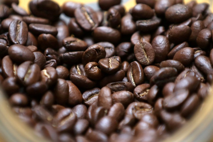 Mỗi công ty giao dịch thương mại hàng hóa toàn cầu có thể phải chịu khoản lỗ từ 8-10 triệu USD do Colombia chậm giao cà phê. Ảnh minh họa: Reuters.