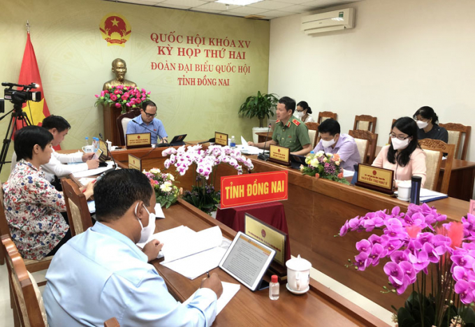 Hình ảnh buổi thảo luận tổ về dự án Luật Cảnh sát cơ động của Đoàn đại biểu Quốc hội tỉnh Đồng Nai.