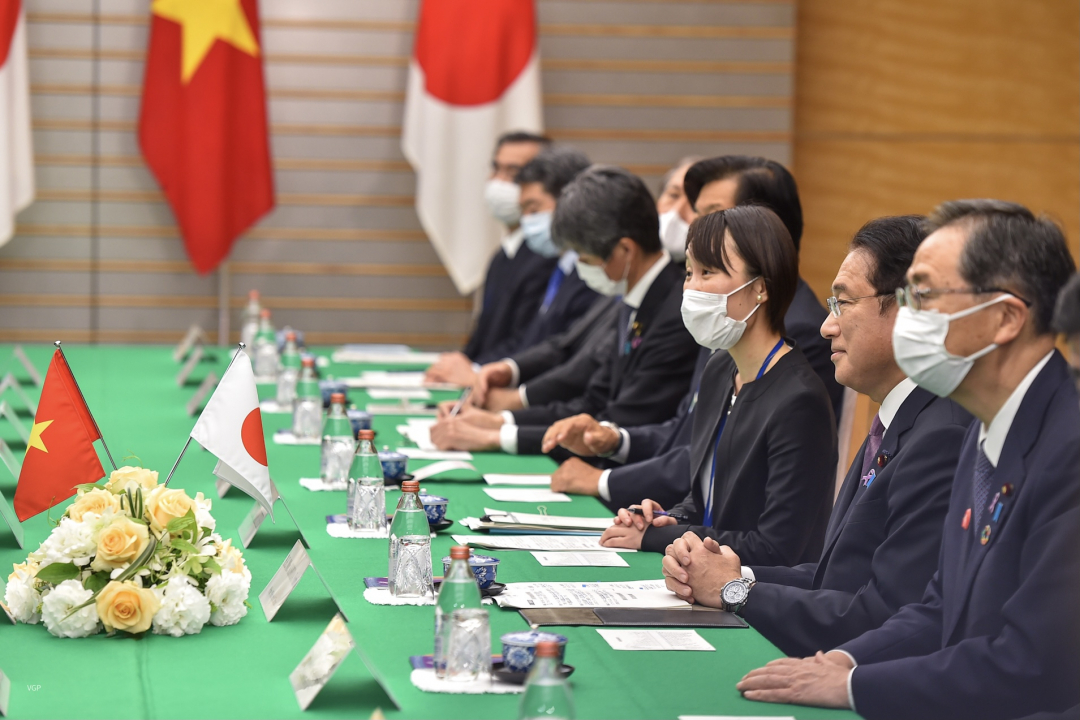 Thủ tướng Kishida Fumio nhiệt liệt chào mừng và đánh giá cao Thủ tướng Chính phủ Phạm Minh Chính thực hiện chuyến thăm chính thức Nhật Bản trên cương vị là khách quý đầu tiên của chính quyền mới Nhật Bản. Ảnh: VGP/Nhật Bắc.