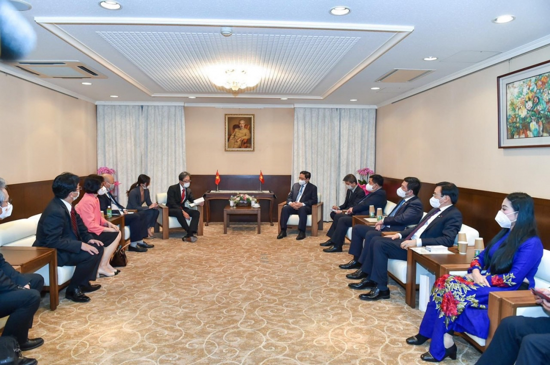 Ngày 23/11, đại diện các doanh nghiệp Sojitz, Vinamilk, Vilico đã tiếp kiến Thủ tướng trong buổi làm việc của Thủ tướng với các tập đoàn lớn của Nhật Bản.