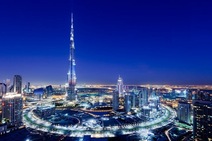 Burj Khalifa là một toà nhà chọc trời siêu cao ở Trung tâm mới của Dubai.