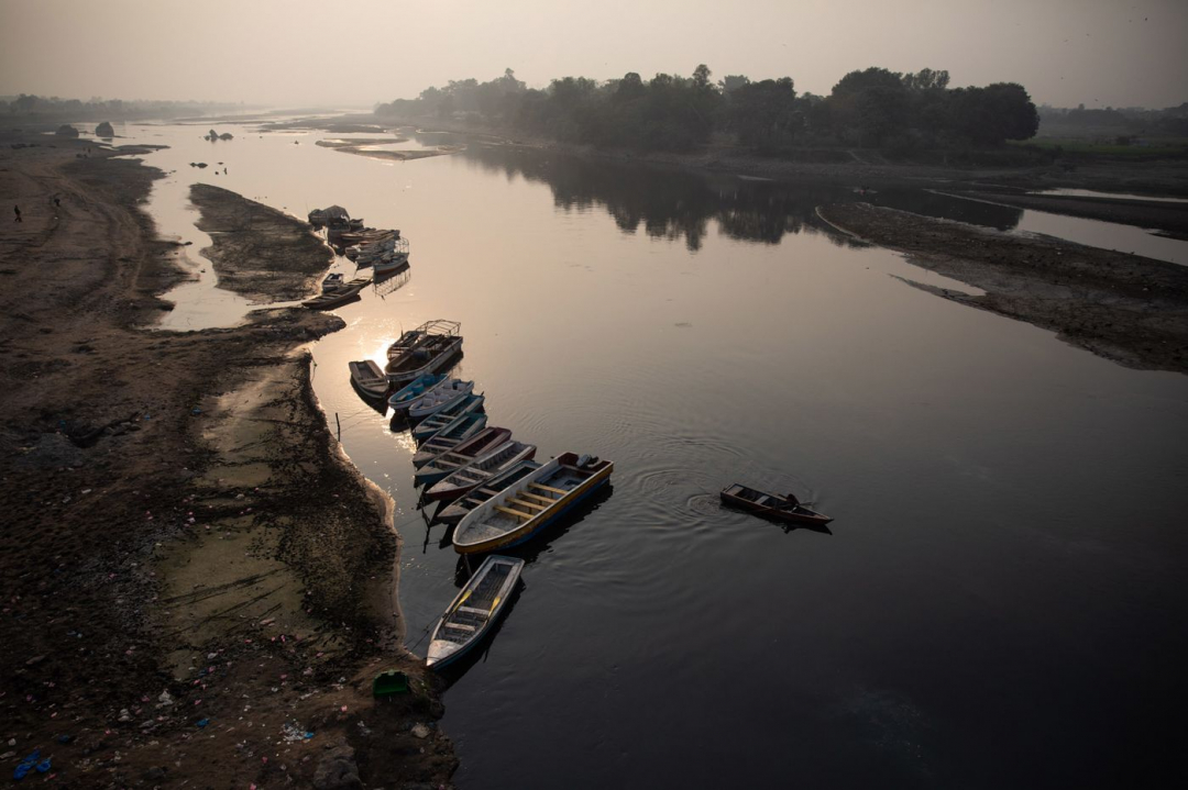 Sông Ravi của Pakistan đang ở trong tình trạng ô nhiễm trầm trọng. Một phần nguyên nhân là do nước thải chưa được xử lý từ Lahore đổ thẳng ra sông. Ảnh: Bloomberg.