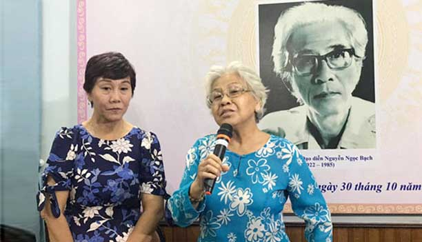 NSƯT Ca Lê Hồng và Tiến sĩ Nguyễn Thị Hậu (trái) trong buổi tọa đàm về NSƯT Nguyễn Ngọc Bạch.