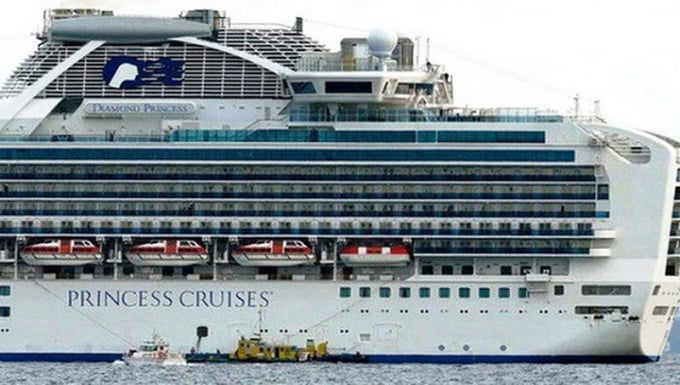 Tàu du lịch Diamond Princess cập cảng Chân Mây vào ngày 27/1 (ảnh AP).