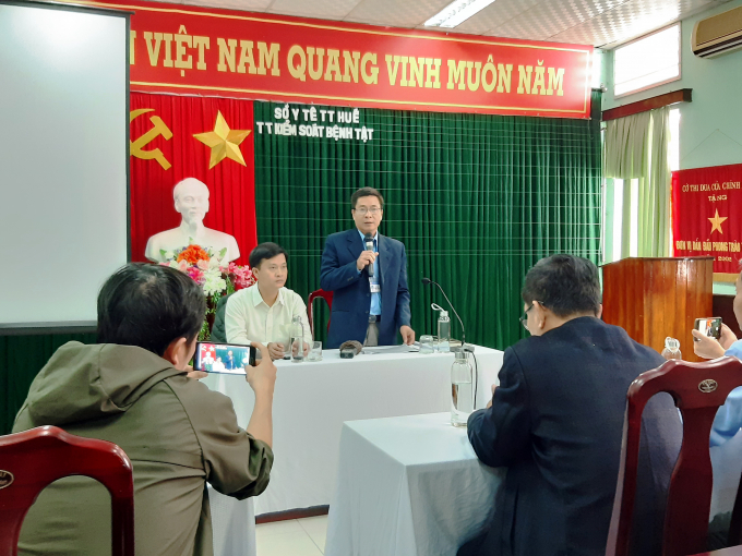 Trung tâm kiểm soát bệnh tật tỉnh Thừa Thiên- Huế thông tin về vụ việc nữ sinh tử vong ở huyện Phú Lộc. Ảnh: Tiến Thành.