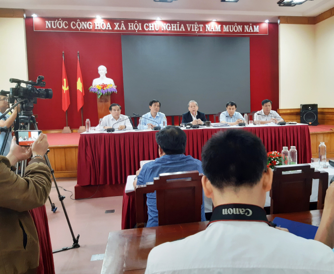 Tỉnh Thừa Thiên- Huế tổ chức họp báo thông tin về 12 người đi cùng chuyến bay với nữ bệnh nhân nhiễm Covid-19 ở Hà Nội đang lưu trú tại Huế. Ảnh: Tiến Thành.
