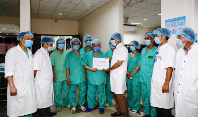 Tỉnh Thừa Thiên – Huế cử đoàn công tác gồm 20 bác sĩ và 20 điều dưỡng chi viện cho cho Đà Nẵng phòng chống dịch. Ảnh: T.T.