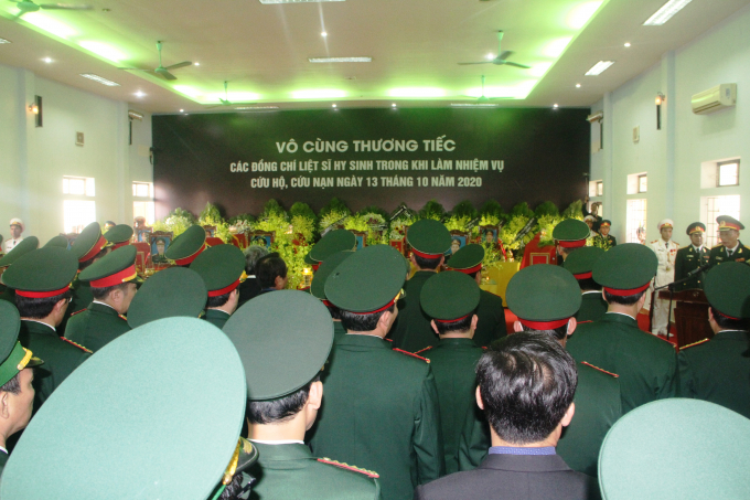 Trưa ngày 18/10, Lễ truy điệu 13 cán bộ, chiến sĩ hy sinh trên đường đi cứu nạn tại thủy điện Rào Trăng 3 đã được tiến hành trong không khí trang nghiêm và đầy xúc động tại Bệnh viện Quân y 268, TP Huế.