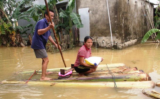 Theo UBND tỉnh Thừa Thiên- Huế, mưa lũ những ngày qua đã làm 27 người chết, 15 người mất tích, hơn 85 ngàn ngôi nhà bị ngập; thiệt hại khoảng 1.126 tỷ đồng.