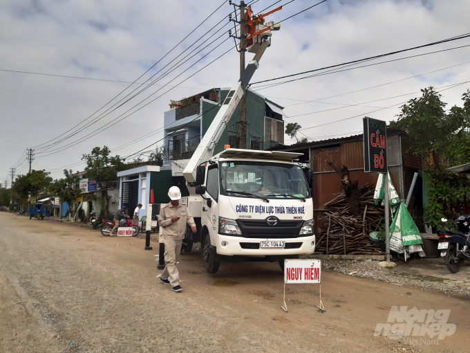 Điện lực tỉnh Thừa Thiên- Huế tiến hành các biện pháp bảo vệ đường lưới điện trước mưa, bão.