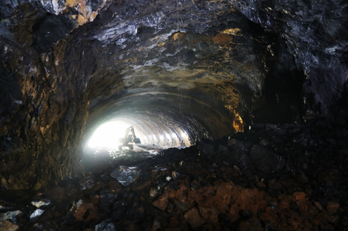 Việc thực hiện đường hầm xuyên núi được đánh giá là sẽ làm giảm thiểu tác động môi trường, giữ gìn cảnh quan môi trường. Ảnh: Đỗ Phương