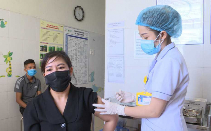 Gần 22.000 công nhân, người lao động tại các KCN trên địa bàn tỉnh đã được tiêm vắc-xin phòng Covid-19 mũi đầu tiên, đạt tỉ lệ 78%. Ảnh: quangninh.gov.vn