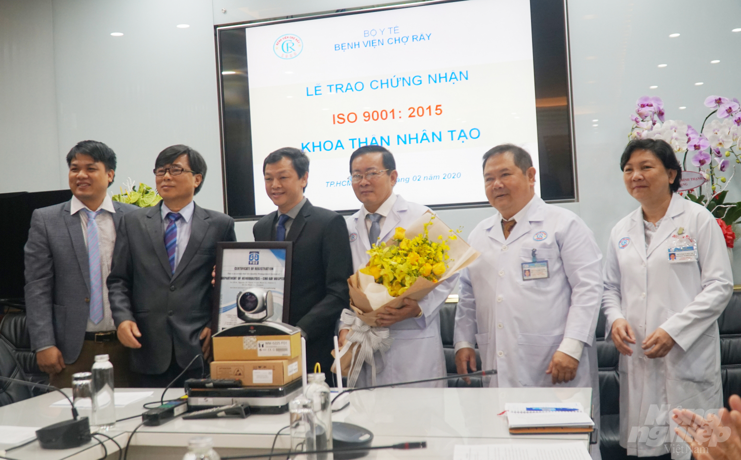Bệnh viện Chợ Rẫy (TP.HCM) nhận chứng nhận ISO 9001:2015 về thận nhân tạo. Ảnh: Nguyễn Thủy.