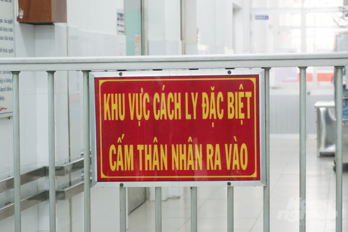 Đối với người đi/về, quá cảnh, có đi qua những địa phương có ca bệnh của các quốc gia/vùng lãnh thổ có dịch khi nhập cảnh vào Việt Nam đều phải kiểm tra sức khỏe, cách ly trong vòng 14 ngày. Ảnh: Nguyễn Thủy.