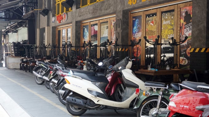 Nhà hàng, quán ăn trên phố Bùi Viện, quận 1, TP.HCM tạm đóng cửa để phòng chống dịch Covid-19. Ảnh: Nguyễn Thủy.