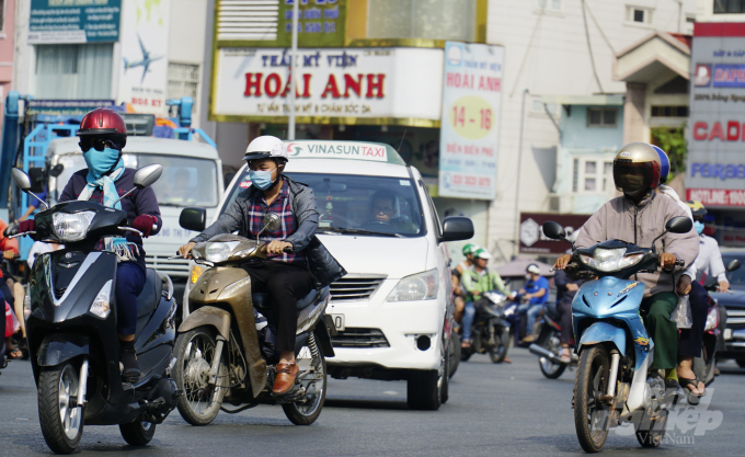 Taxi truyền thống và công nghệ được phép hoạt động trở lại. Ảnh: Nguyễn Thủy.