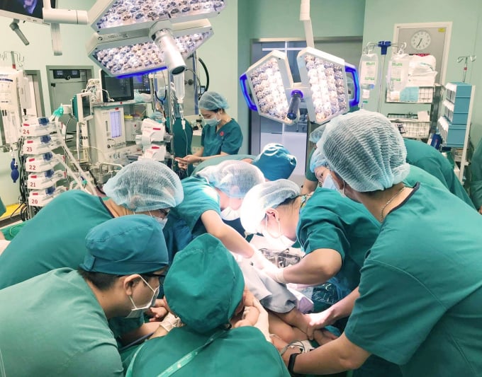 Đại phẫu tách hai bé song sinh Trúc Nhi - Diệu Nhi Trúc Nhi - Diệu Nhi dự kiến kéo dài trong 12 giờ. Ảnh: Bệnh viện cung cấp.