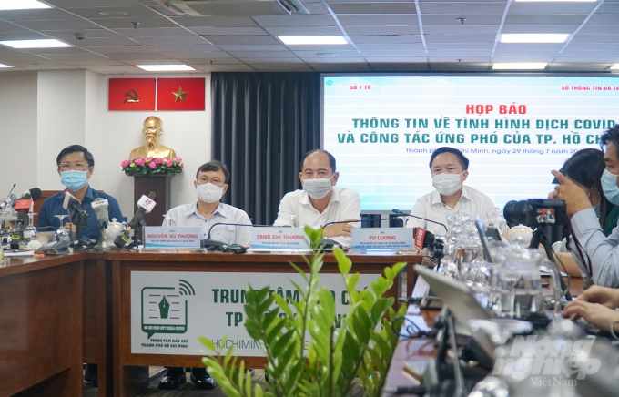 Buổi họp báo cung cấp thông tin tình hình dịch bệnh Covid-19 chiều tối ngày 29/7. Ảnh: Nguyễn Thủy.