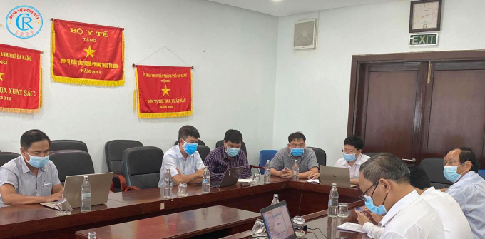 Ekip bác sĩ của Bệnh viện Chợ Rẫy hội chẩn với các đồng nghiệp tại Đà Nẵng. Ảnh: Bệnh viện cung cấp.