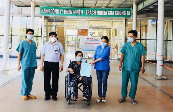 Bệnh nhân được công bố khỏi bệnh Covid-19 tại Quảng Nam. Ảnh: Bộ Y tế.