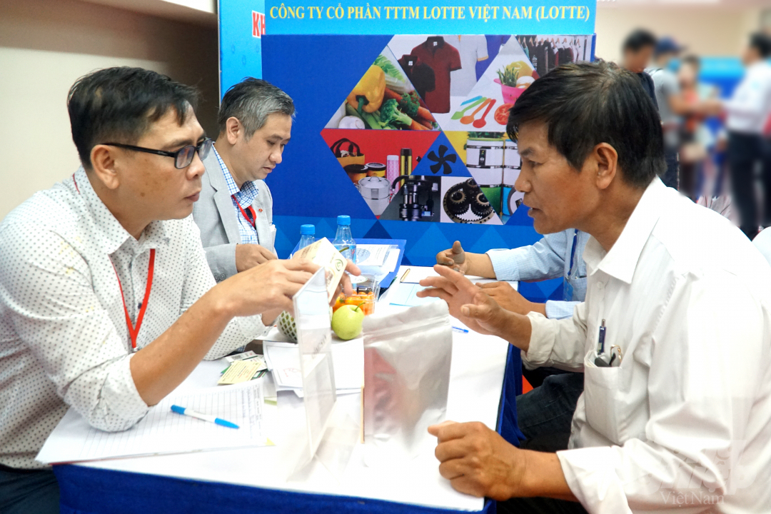 Các doanh nghiệp thuộc các tỉnh, thành tham gia kết nối với hệ thống Siêu thị hiện đại tại TP.HCM. Ảnh: Nguyễn Thủy.