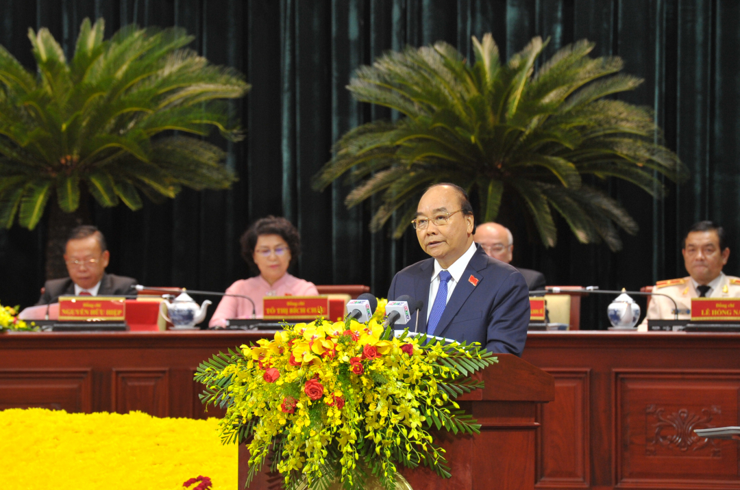 Thủ tướng Chính phủ Nguyễn Xuân Phúc phát biểu chỉ đạo tại phiên khai mạc Đại hội Đại biểu Đảng bộ TP.HCM lần XI, sáng 15/10. Ảnh: BTC.
