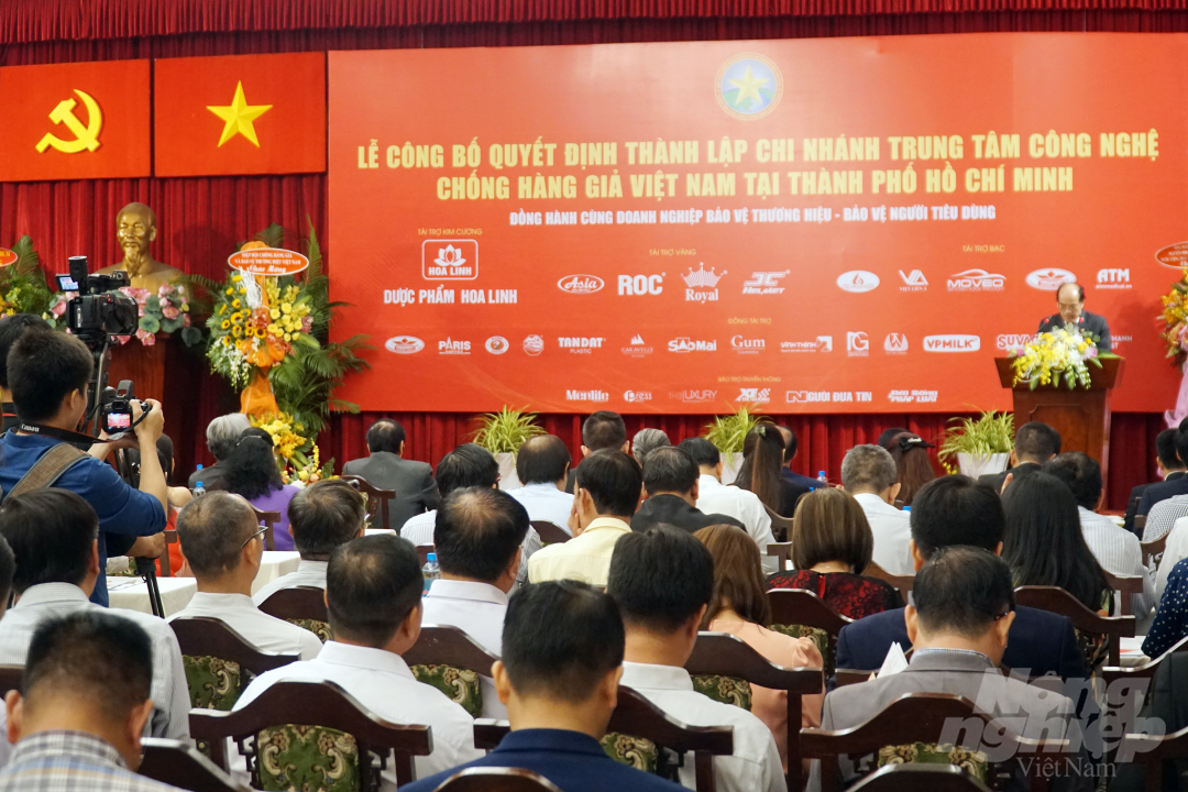 Lễ công bố quyết định thành lập chi nhánh Trung tâm Công nghệ Chống hàng giả Việt Nam tại TP.HCM (ACT-HCM). Ảnh: Nguyễn Thủy.